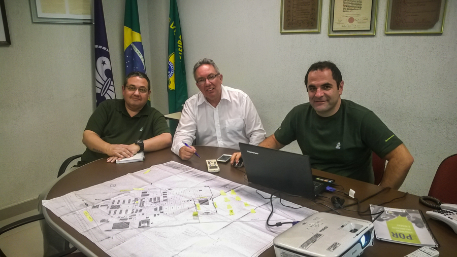 Assistente de Eventos Regional em treinamento no Escritório Nacional