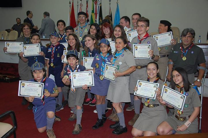 Escoteiros são agraciados com Medalha de Mérito Escoteiro em São José do Rio Preto