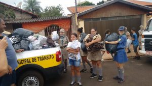 Grupo Escoteiro de Cândido Mota colabora na Campanha do Agasalho