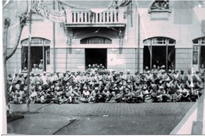 C.R. Escoteiros – 1917 – Em frente ao Clube Grêmio Literário e Recreativo de Barretos.