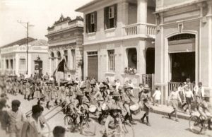 Desfile dos Escoteiros e Escoteiras em 1936 na Avenida 1