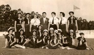 As primeiras Bandeirantes no antigo campo do Velo Clube em 1956