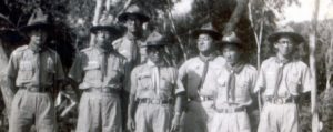 O primeiro da esquerda é o Denda, entre os primeiros escoteiros do G.E. Caramuru