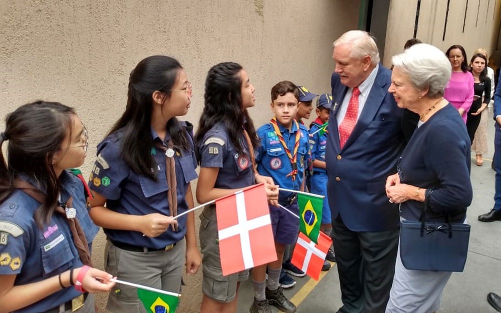 Escoteiros recepcionam Princesa da Dinamarca na Fundação Dorina Nowill