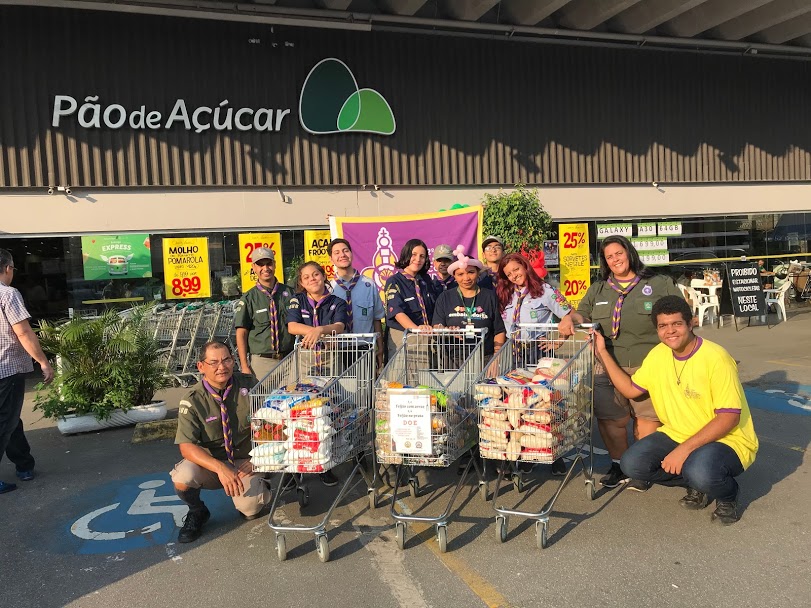 Projeto de jovens escoteiras arrecada 730 quilos de alimento