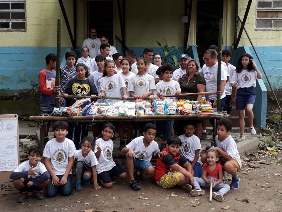 Projeto de escoteiros no Guarujá já arrecadou mais de 1200 pacotes alimentos não perecíveis