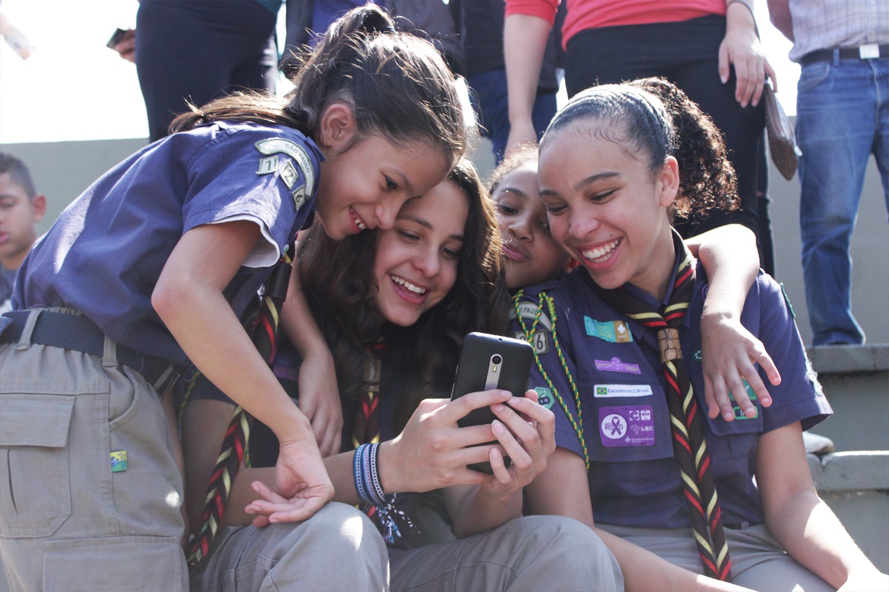 Grupo Escoteiro planeja Fogo de Conselho virtual em conjunto com a Hora do Planeta