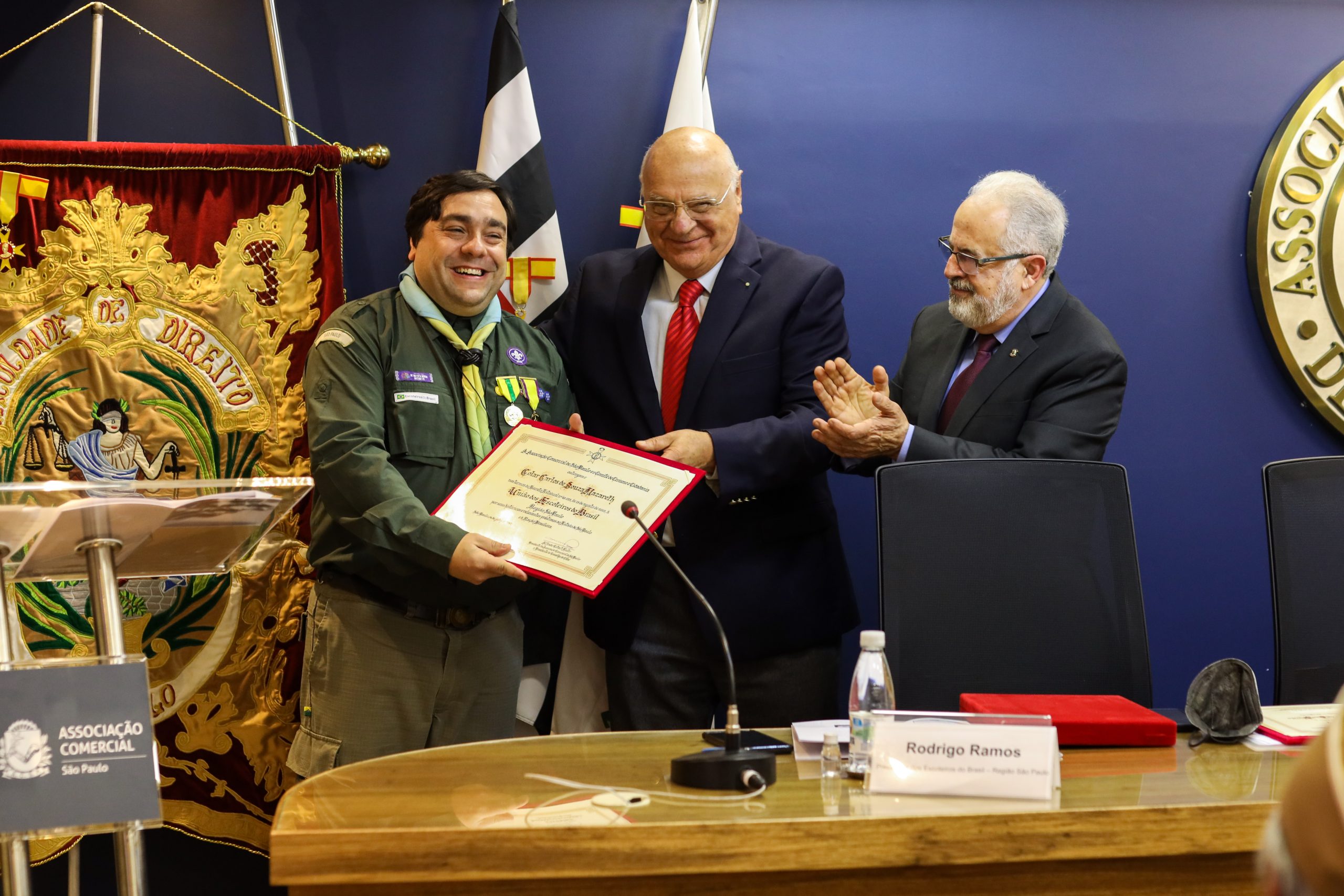Escoteiros recebem honraria da Associação Comercial de São Paulo