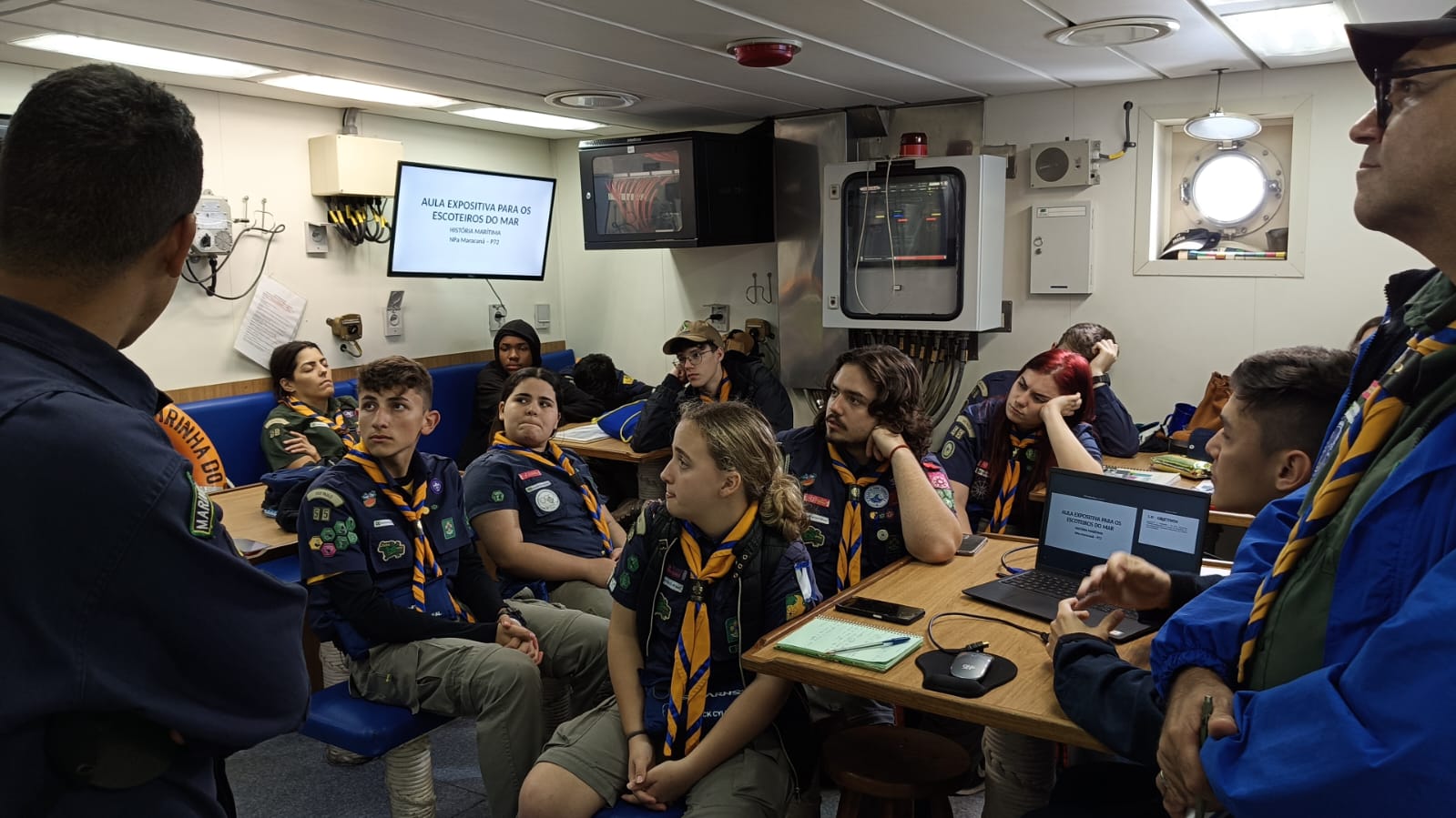 Grupo Escoteiro realiza atividade em parceira com a Marinha do Brasil