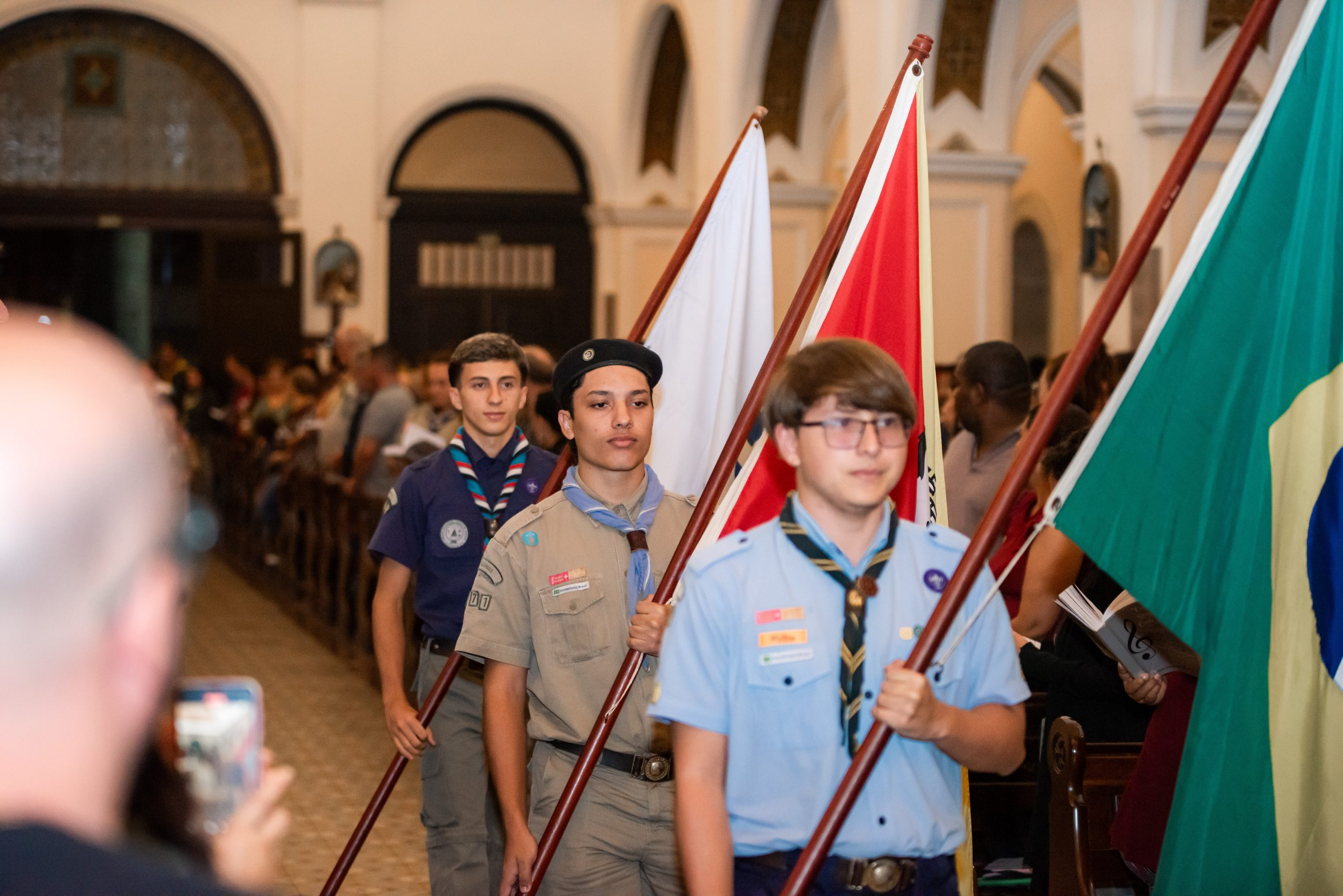 Catedral de Sorocaba se enche de espírito escoteiro em missa emocionante