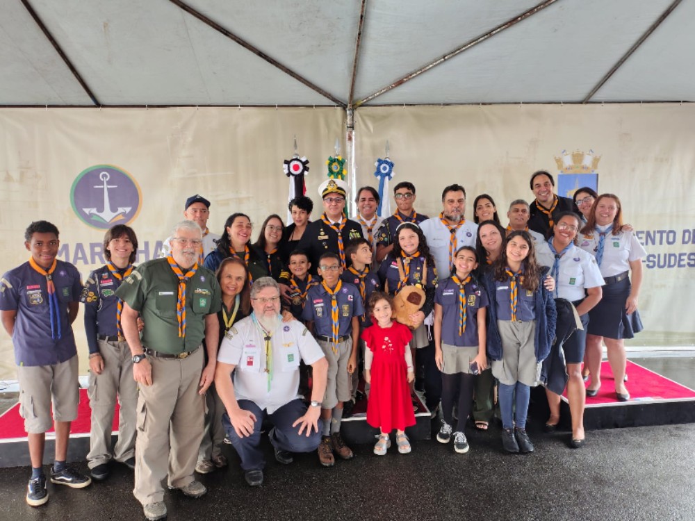 Escoteiros marcam presença em cerimônia da Marinha